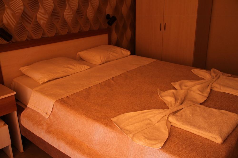 Saturn Hotel Kusadası Esterno foto