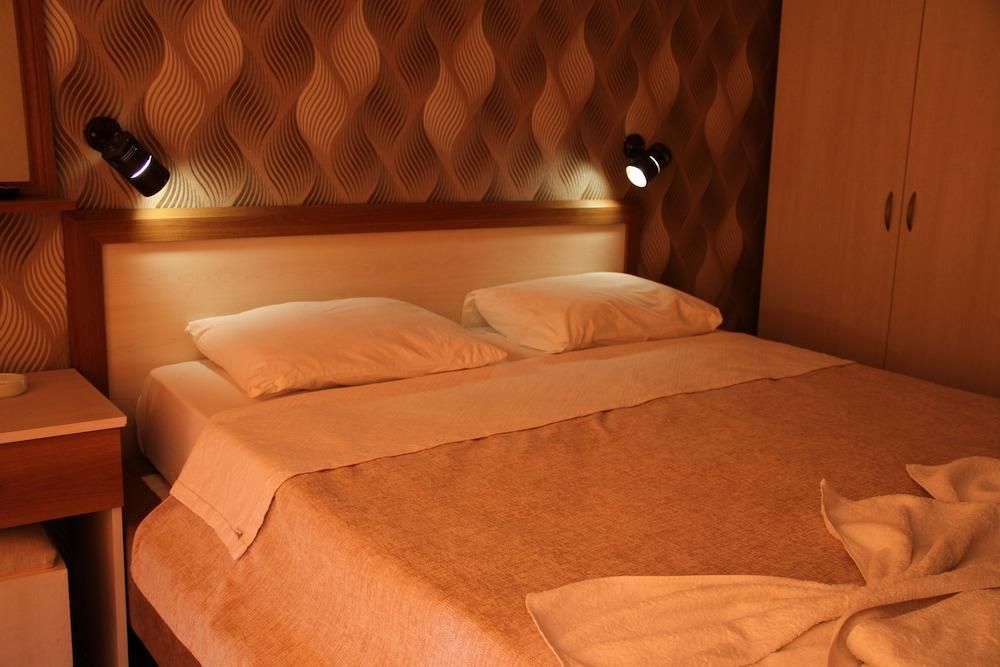 Saturn Hotel Kusadası Esterno foto