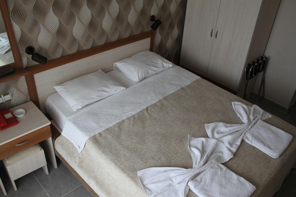 Saturn Hotel Kusadası Esterno foto
