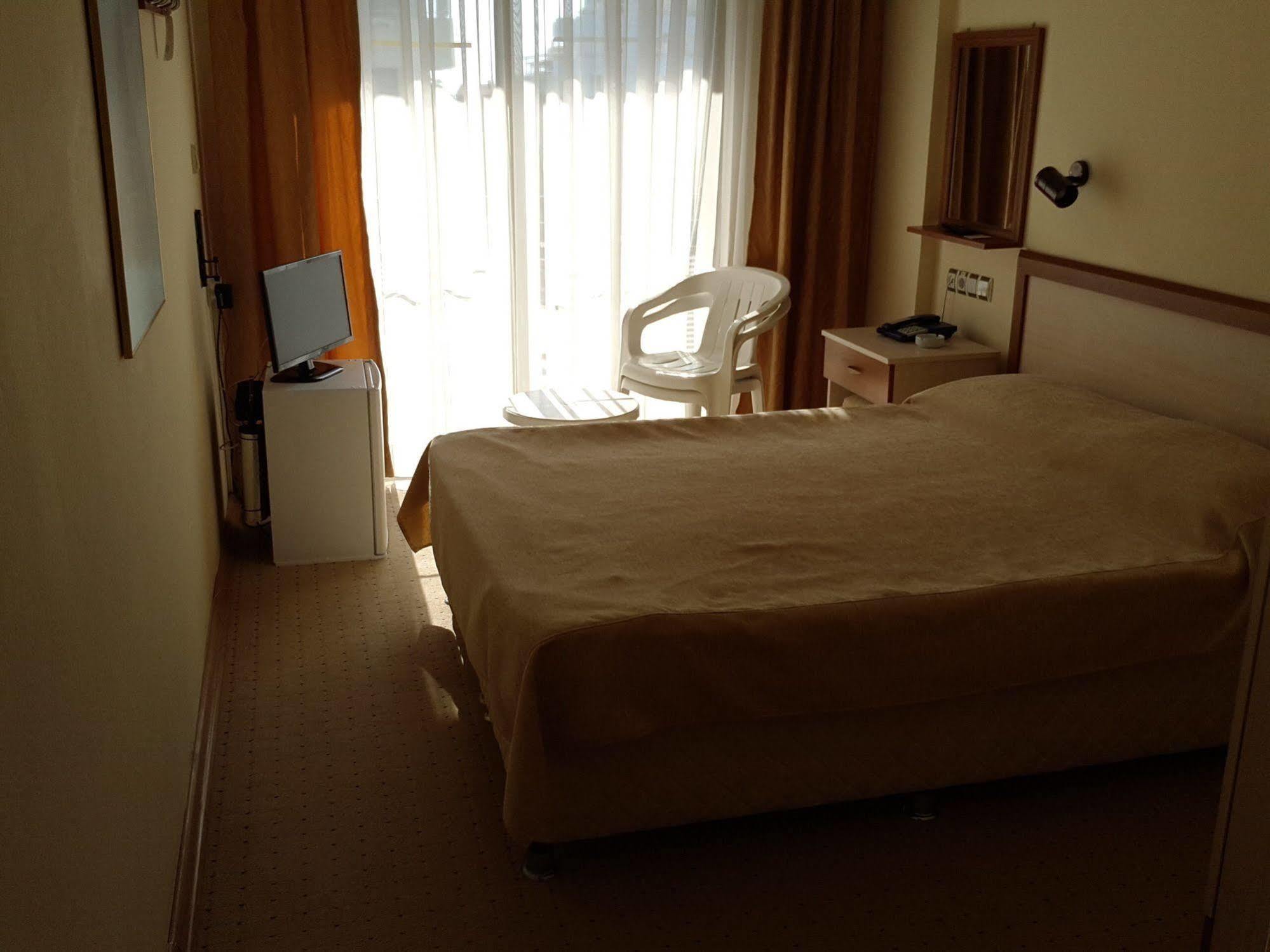 Saturn Hotel Kusadası Esterno foto