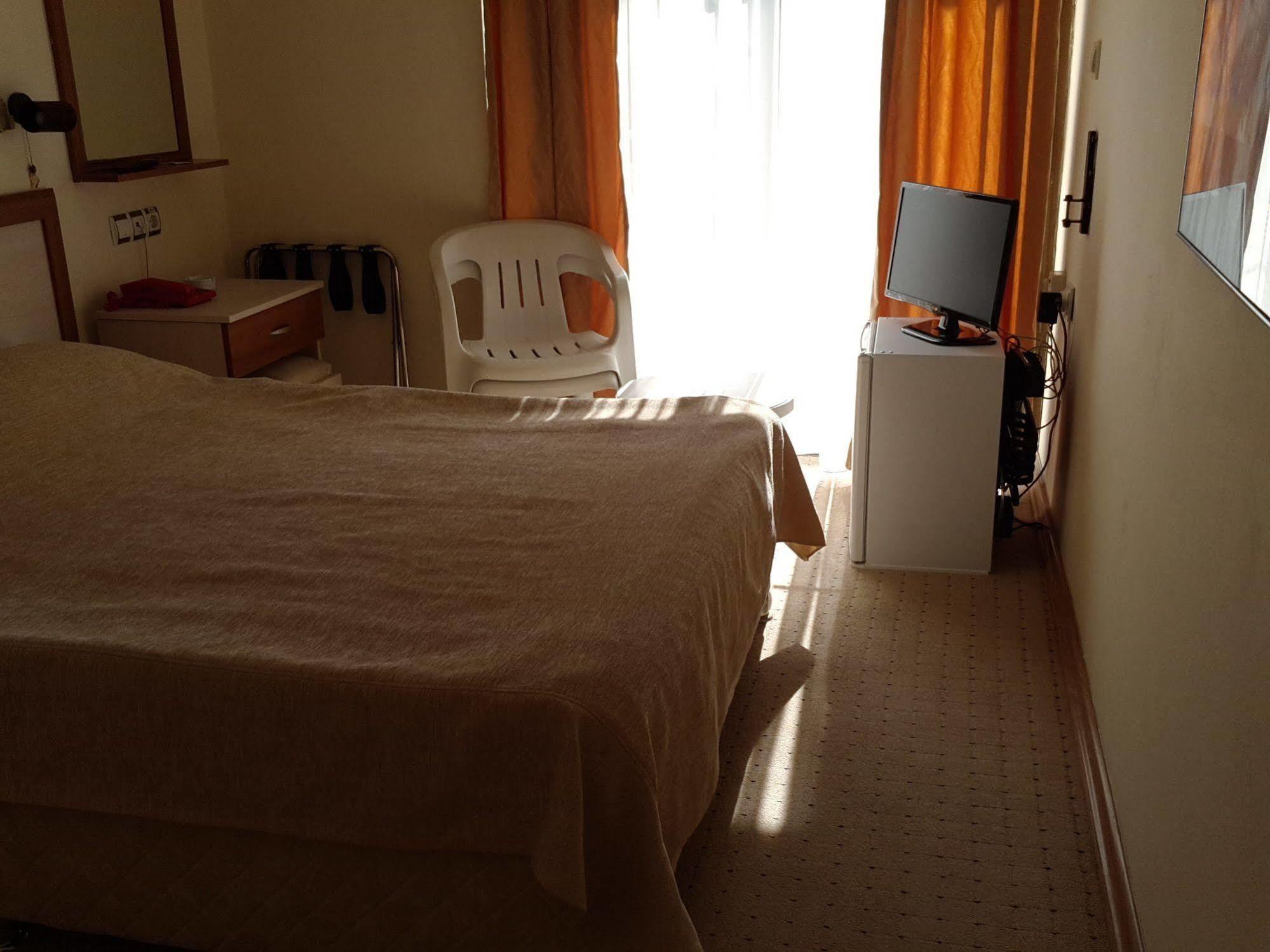 Saturn Hotel Kusadası Esterno foto