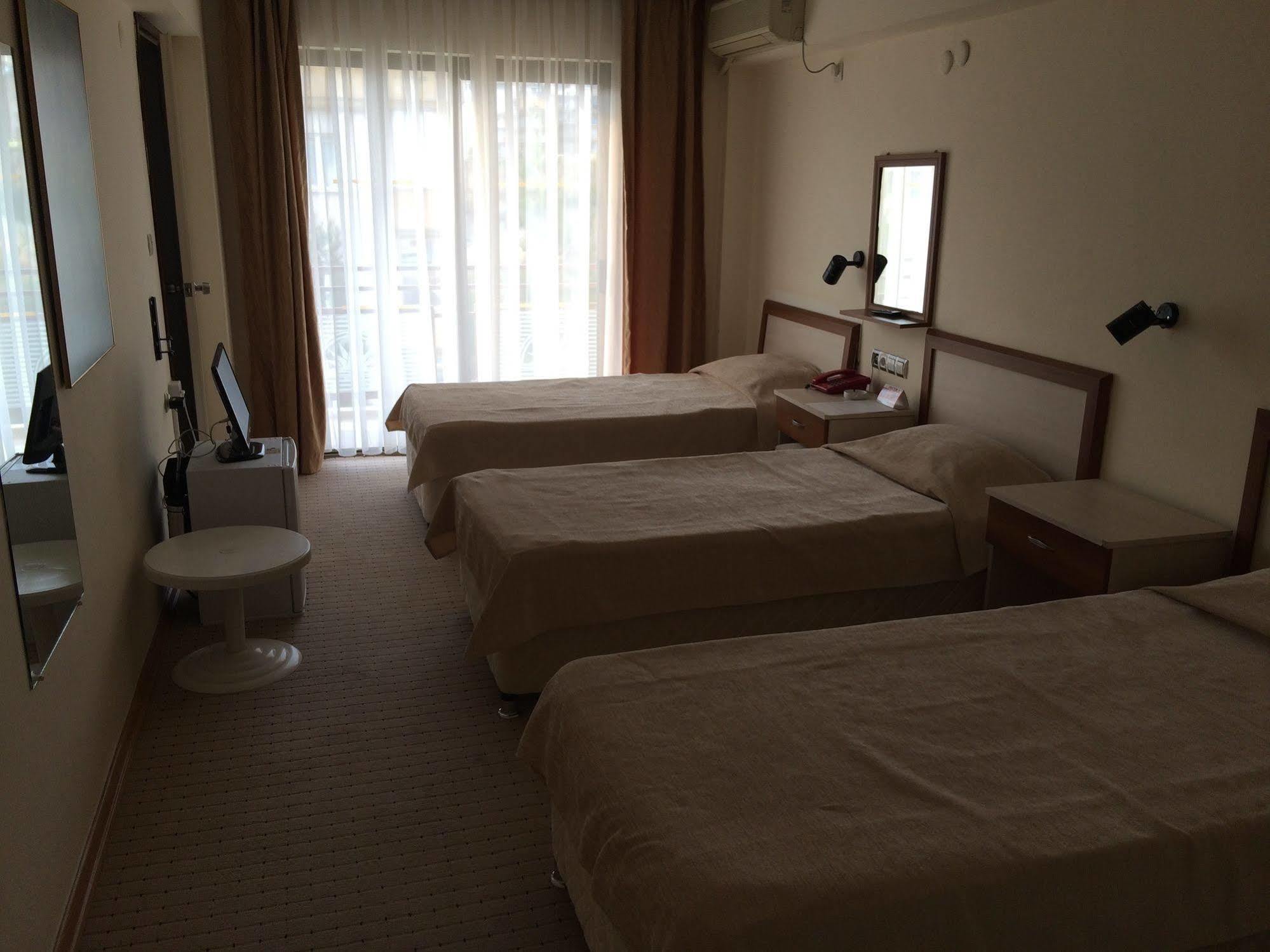Saturn Hotel Kusadası Esterno foto