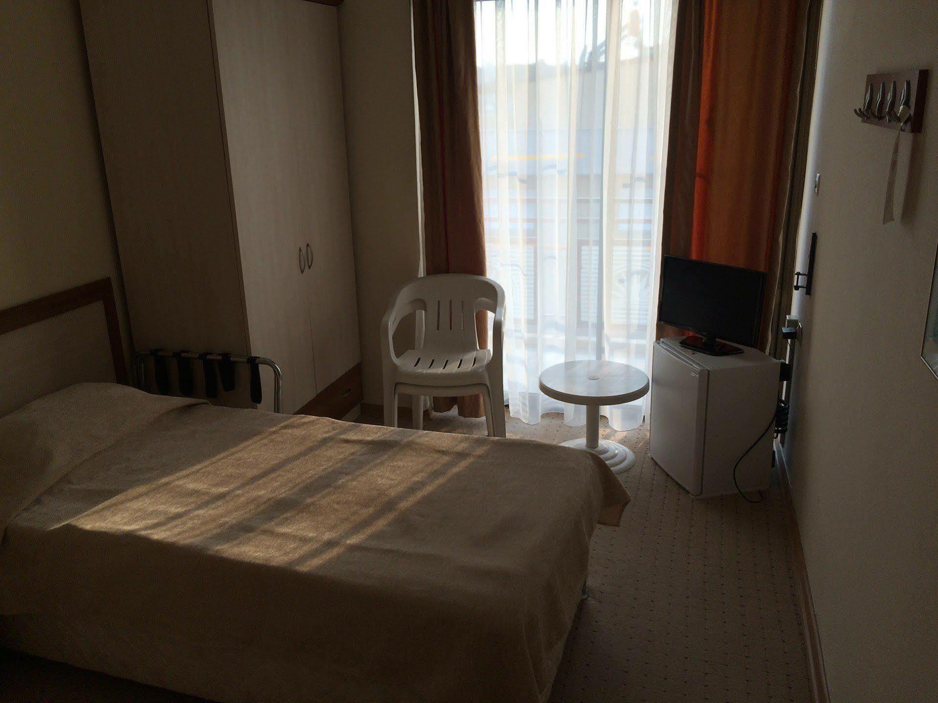 Saturn Hotel Kusadası Esterno foto