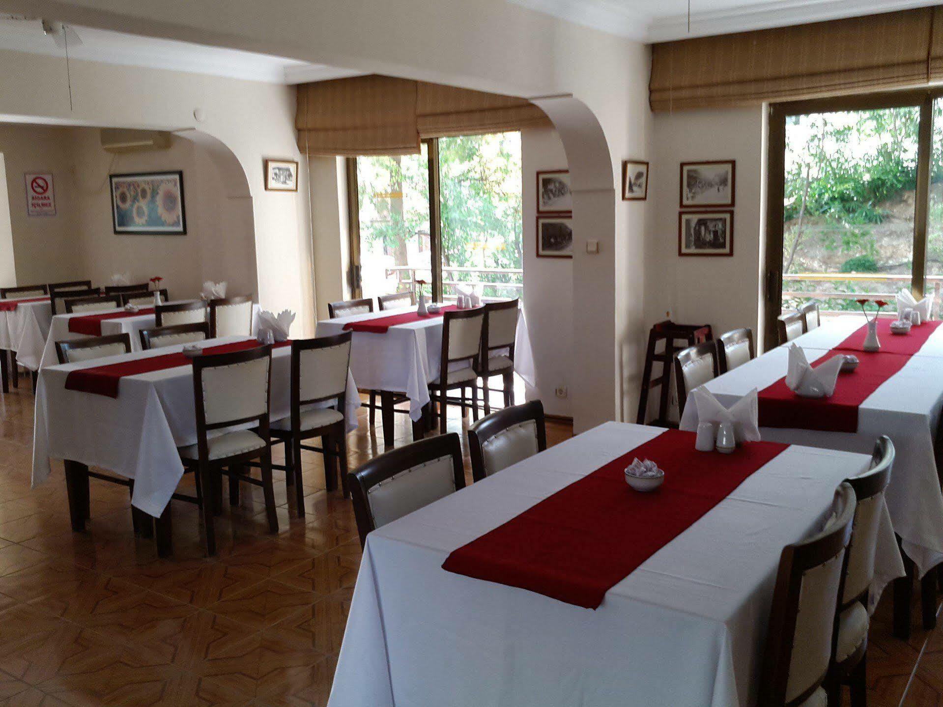 Saturn Hotel Kusadası Esterno foto