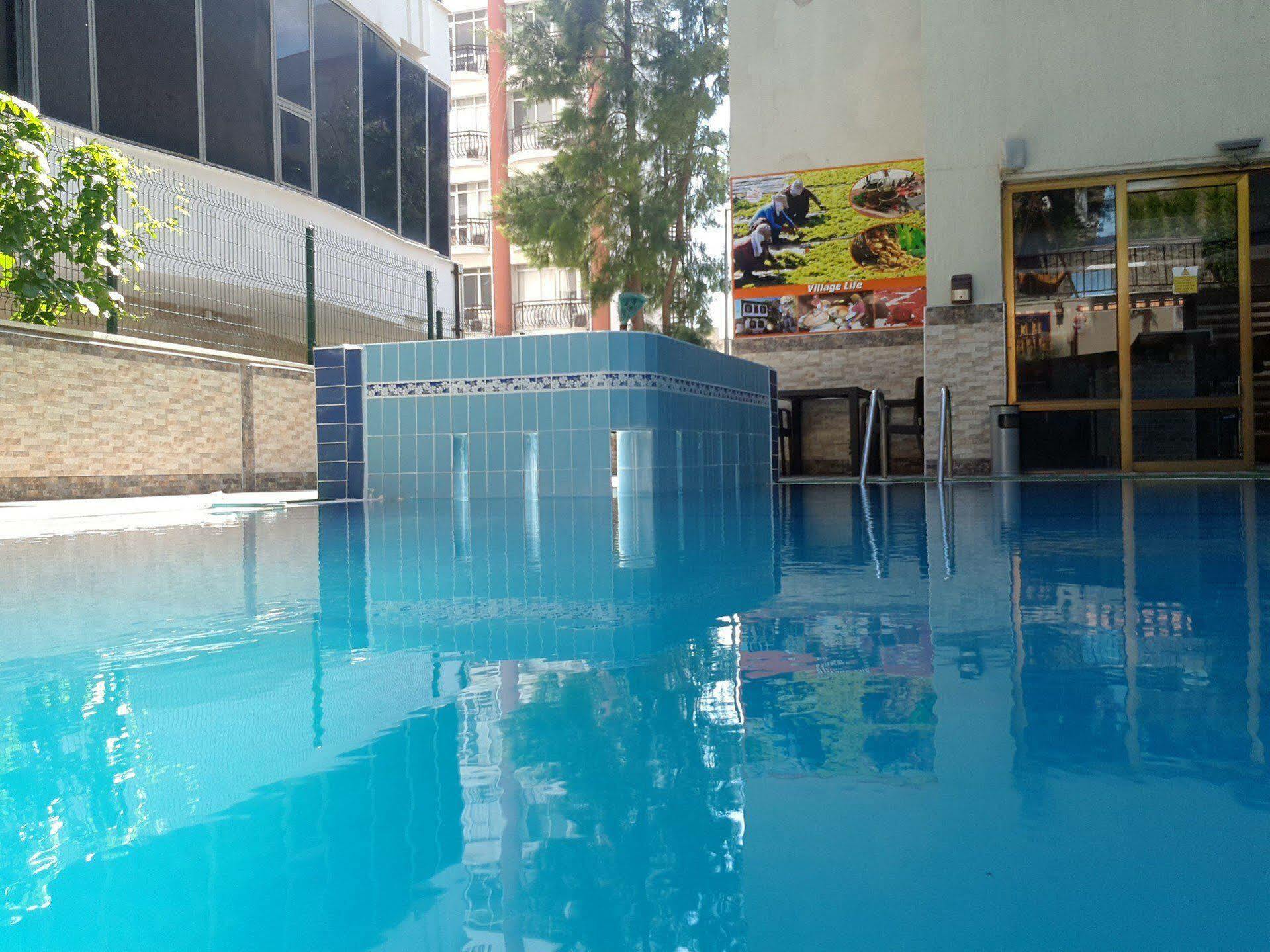 Saturn Hotel Kusadası Esterno foto
