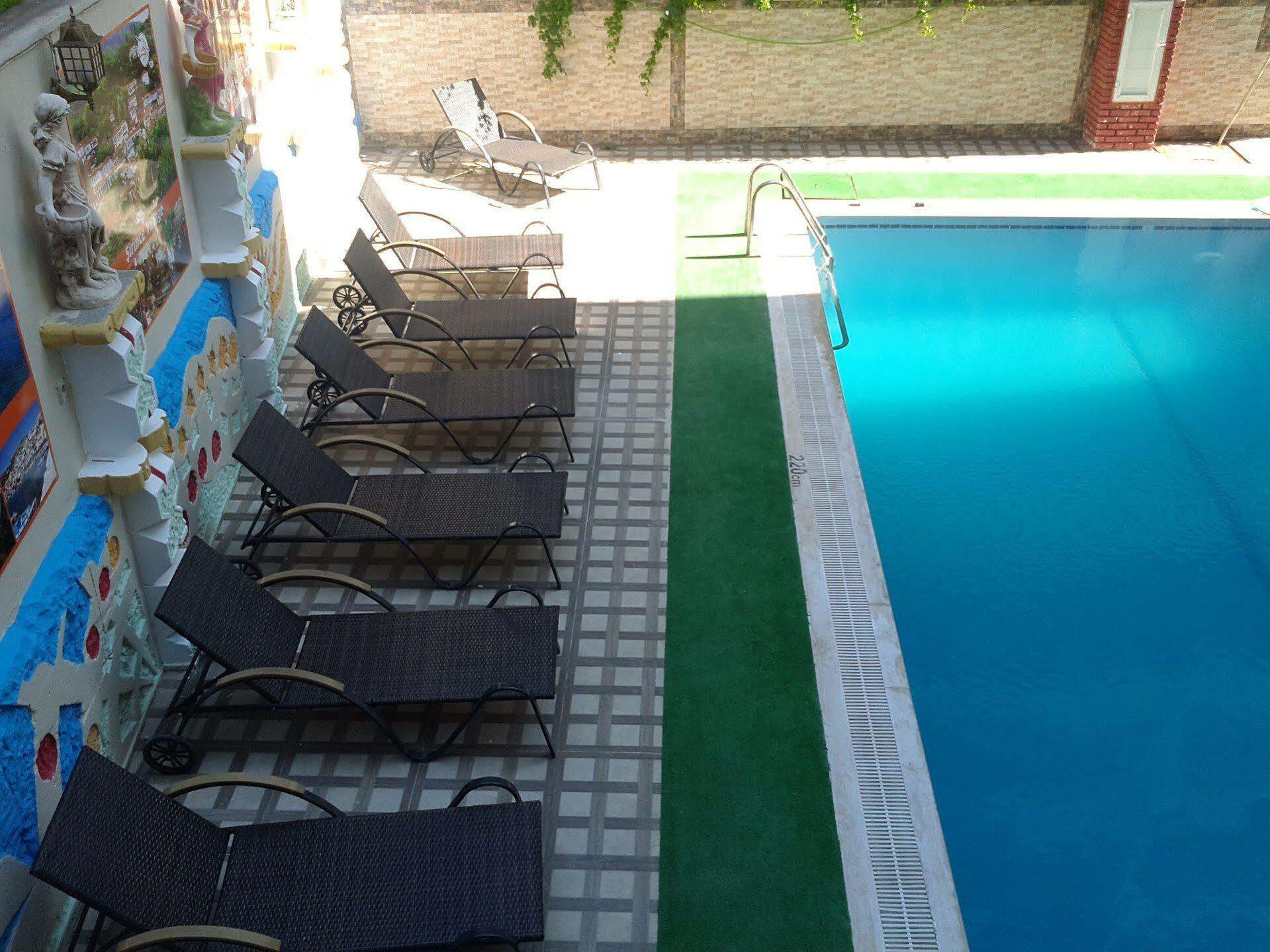 Saturn Hotel Kusadası Esterno foto